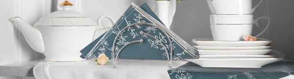 Dokonale prostřený stůl s krásnými talíři, naleštěnými příbory a skleničkami si zaslouží ještě jednu drobnost.