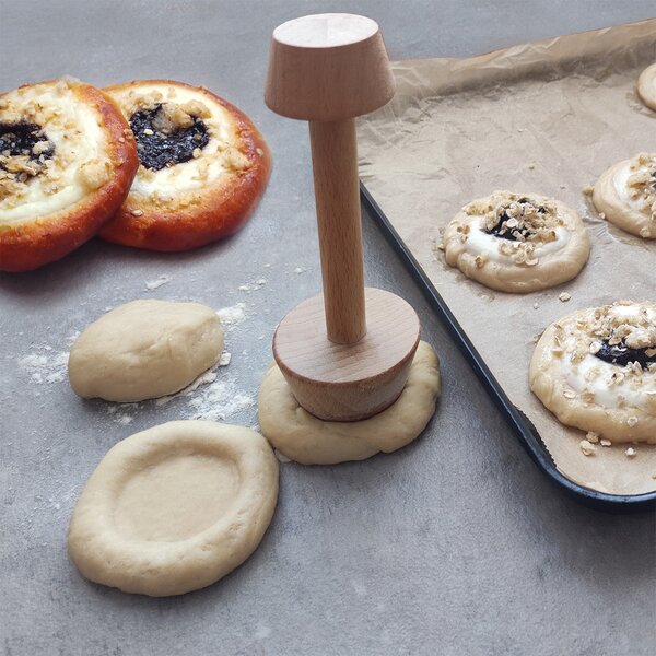 Důlkovač na koláče