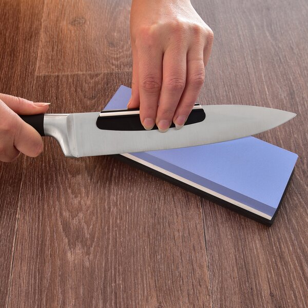 Brusný kámen s podložkou a úchytem na nože