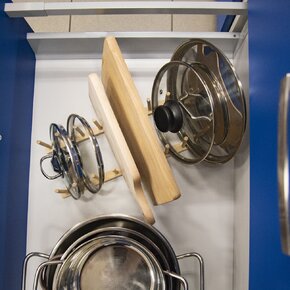 Stojan na talíře/poklice