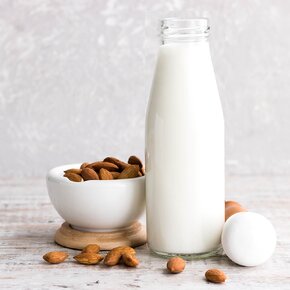 Láhev s víčkem 1 l