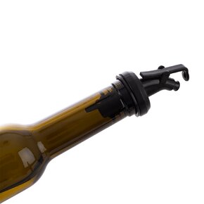 Láhev s uzávěrem a dávkovačem