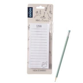 Blok s magnetem a tužkou na lednici 